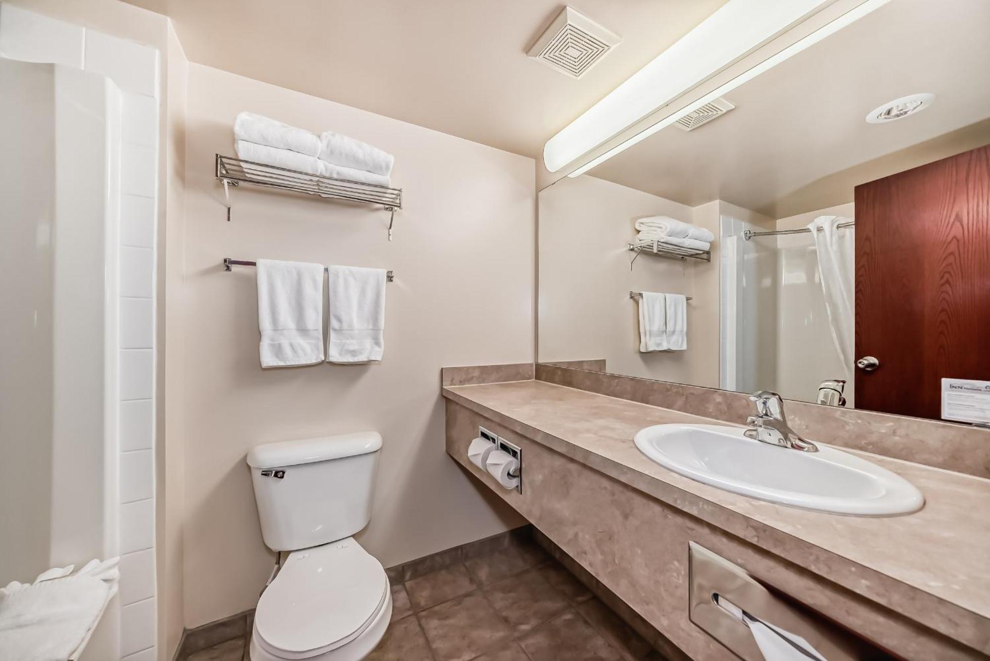 Grande Cache Inn & Suites Екстериор снимка