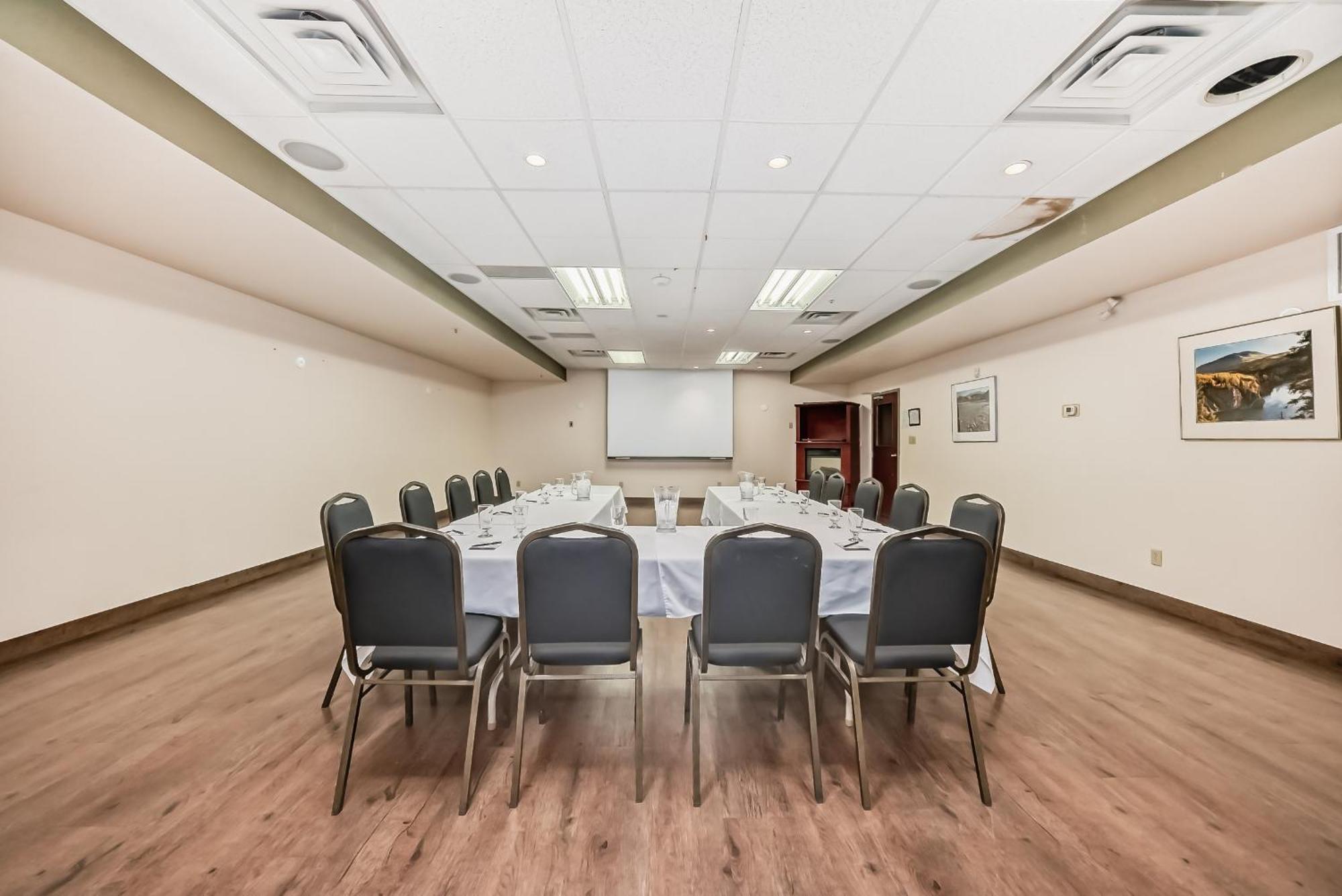 Grande Cache Inn & Suites Екстериор снимка
