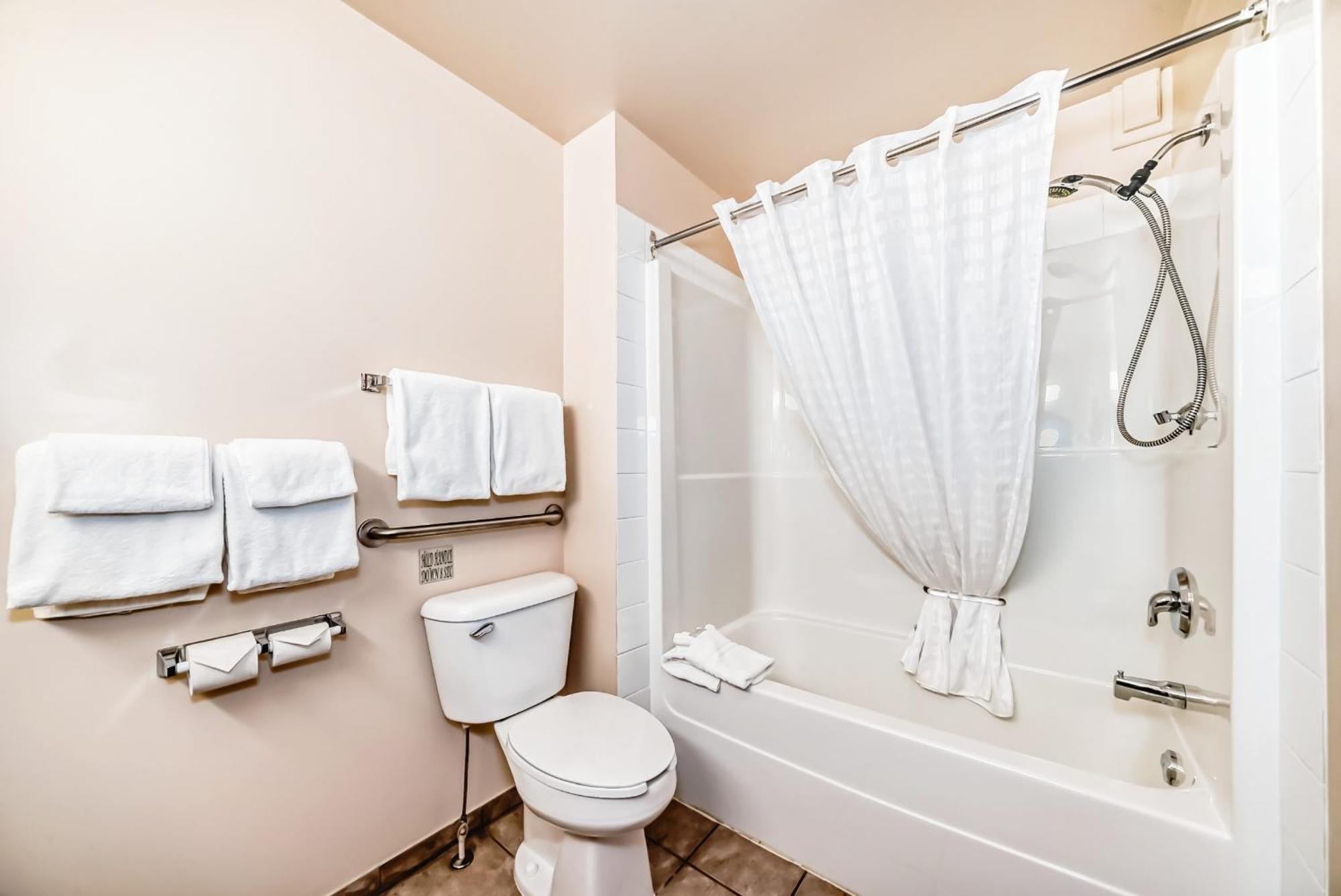 Grande Cache Inn & Suites Екстериор снимка