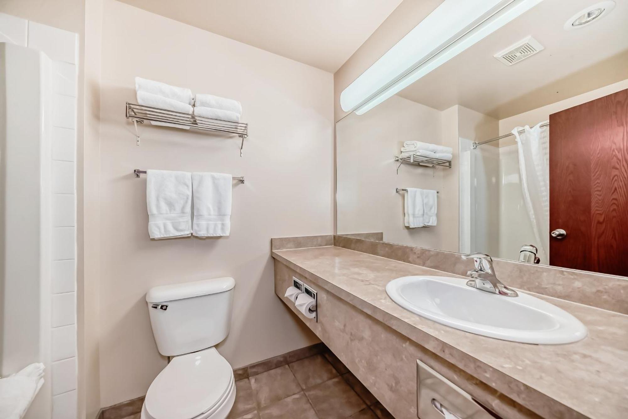 Grande Cache Inn & Suites Екстериор снимка