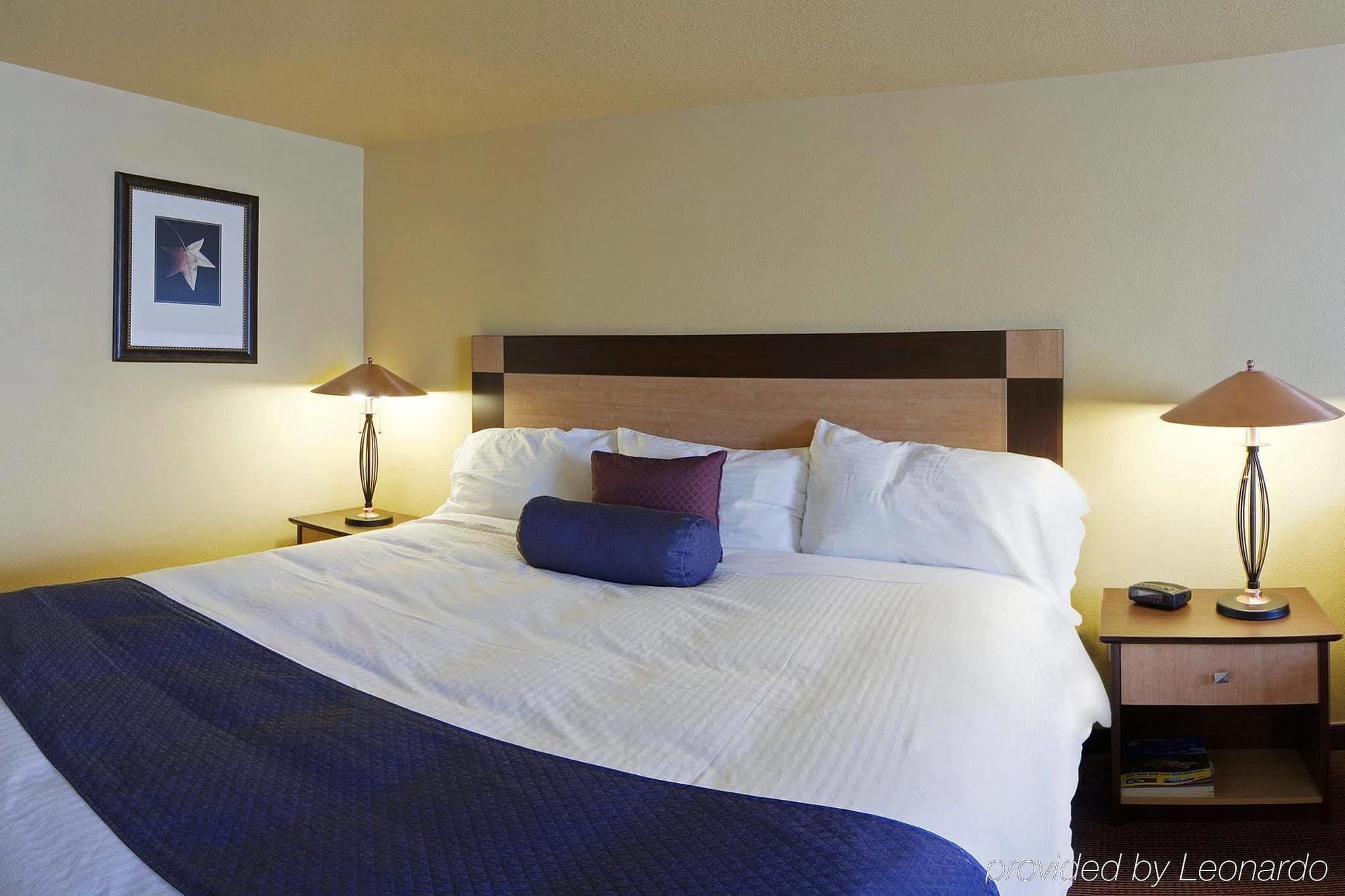 Grande Cache Inn & Suites Стая снимка
