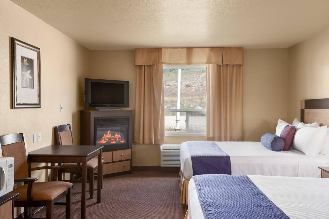 Grande Cache Inn & Suites Екстериор снимка